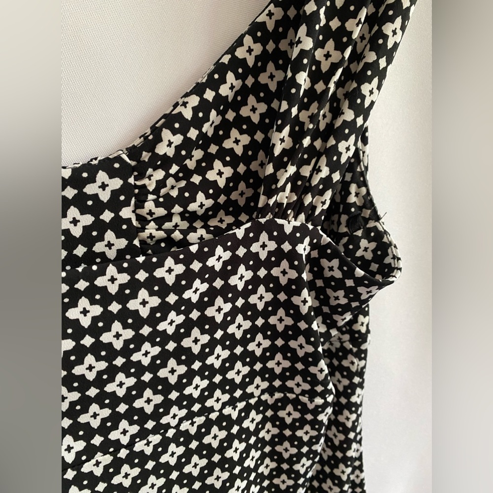 🤍WHBM🖤 Original Tank Top - Picture 8 of 14